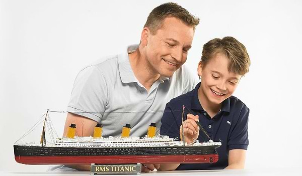 Фото - Набір для моделювання техніки Revell набір Лайнер Титанік. До 100-річчя споруди 1:400 (RVL-05715)