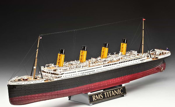 Фото - Набір для моделювання техніки Revell набір Лайнер Титанік. До 100-річчя споруди 1:400 (RVL-05715)