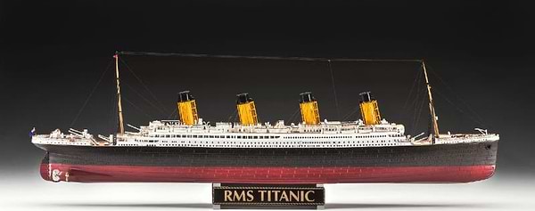 Фото - Набір для моделювання техніки Revell набір Лайнер Титанік. До 100-річчя споруди 1:400 (RVL-05715)