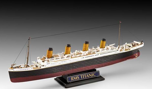 Фото - Набор для моделирования техники Revell набор Корабль Титаник подарочный набор 1:700 и 1:1200 (RVL-05727)