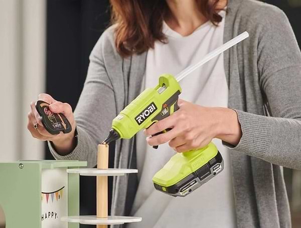 Фото - Клеевой пистолет Ryobi RGLU18-0 ONE+18В (5133005717)