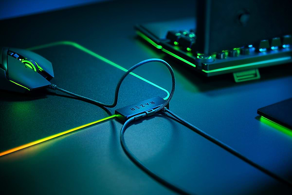 Фото - Килимок для миші ігровий Razer Firefly V2 (RZ02-03020100-R3M1)