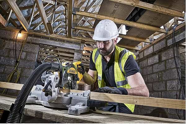 Фото - Пила торцева DeWALT 1400 Вт (DWS774)