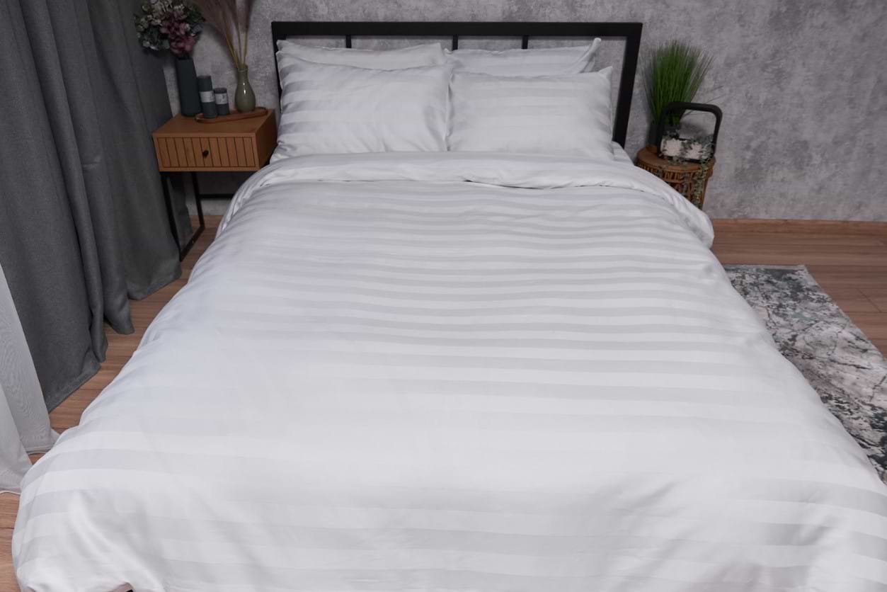 Комплект постельного белья Moon&Star Satin Premium Royal White 160х220 нав. 2х70х70 (MS-820002950)