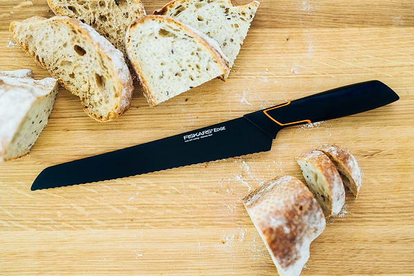 Фото - Ніж кухонний Fiskars Edge 23 см Black (1003093)