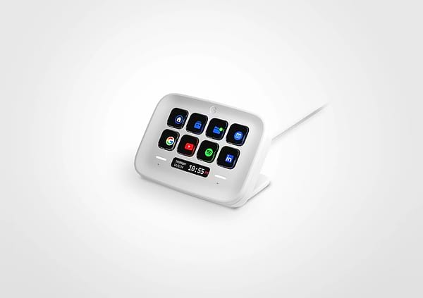 Фото - Пульт управления трансляцией Elgato Stream Deck Neo (10GBJ9901)