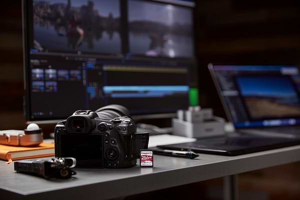 Фото - Карта памяти Kingston 128GB Canvas React Plus SDXC UHS-II  300R/260W U3 (SDR2/128GB)