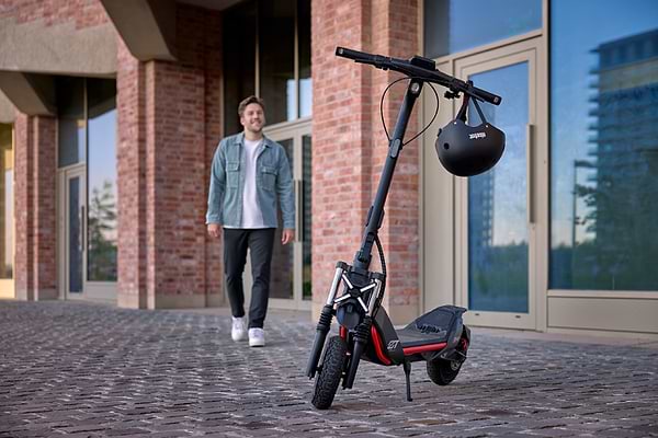 Фото - Уцінка - Електросамокат Segway Ninebot ZT3 Pro E