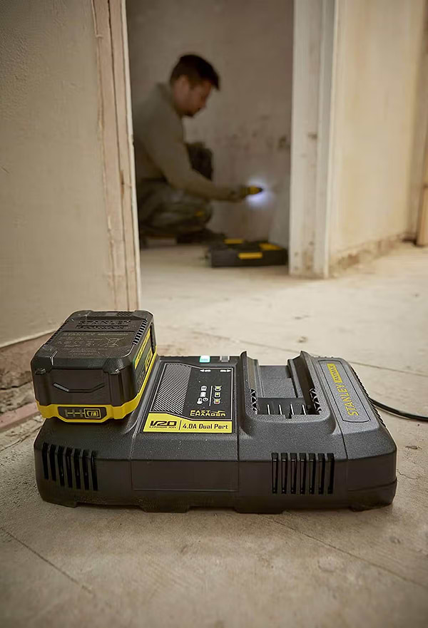 Фото - З/У к аккумуляторной батарее для электроинструментов Stanley FatMax 20 В (SFMCB24)