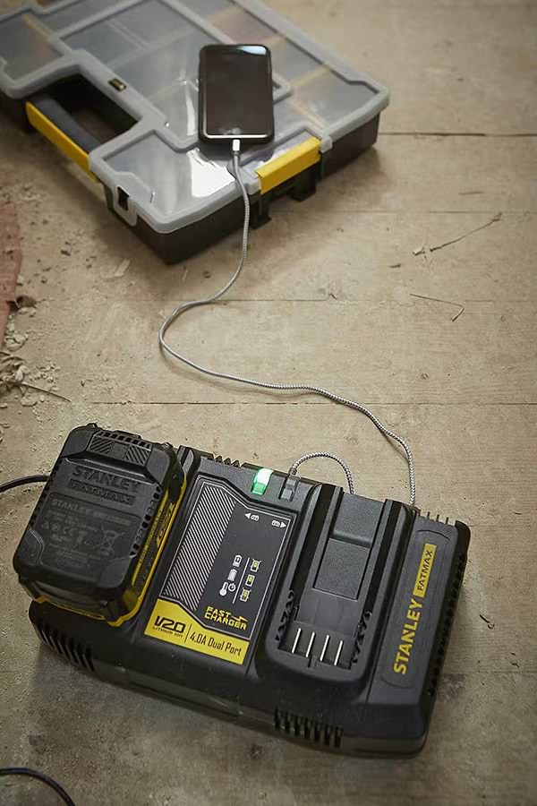 Фото - З/У к аккумуляторной батарее для электроинструментов Stanley FatMax 20 В (SFMCB24)