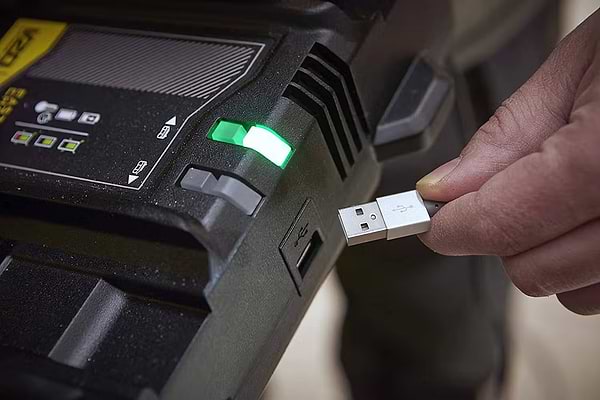 Фото - З/У к аккумуляторной батарее для электроинструментов Stanley FatMax 20 В (SFMCB24)