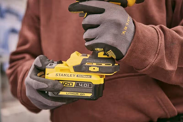 Фото - Гайковерт аккумуляторный Stanley FatMax SFMCF940B