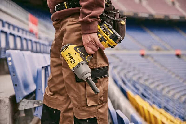 Фото - Гайковерт аккумуляторный Stanley FatMax SFMCF940B