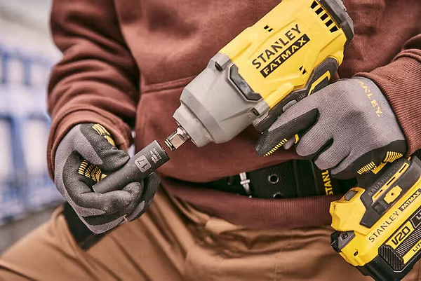 Фото - Гайковерт аккумуляторный Stanley FatMax SFMCF940B