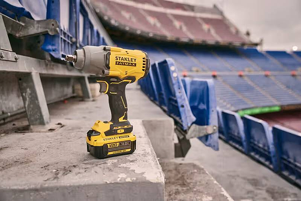 Фото - Гайковерт аккумуляторный Stanley FatMax SFMCF940B