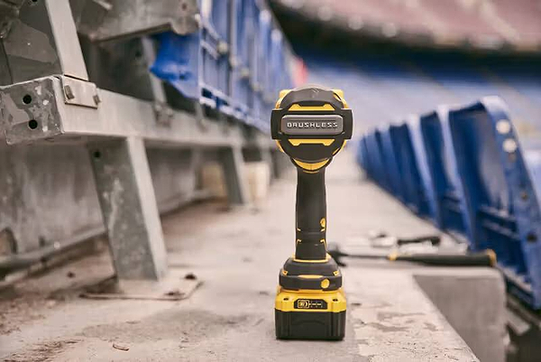 Фото - Гайковерт аккумуляторный Stanley FatMax SFMCF940B