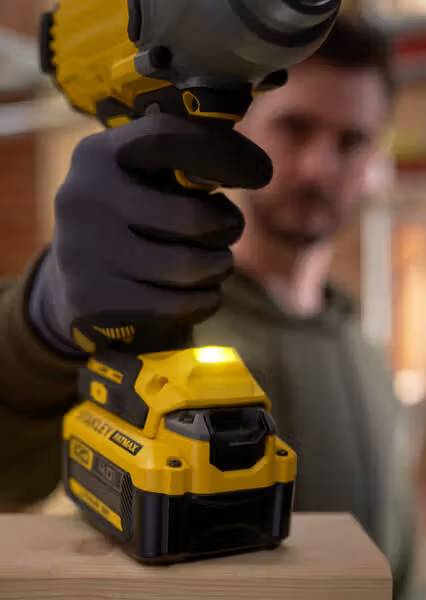 Фото - Гайковерт аккумуляторный Stanley FatMax SFMCF940B