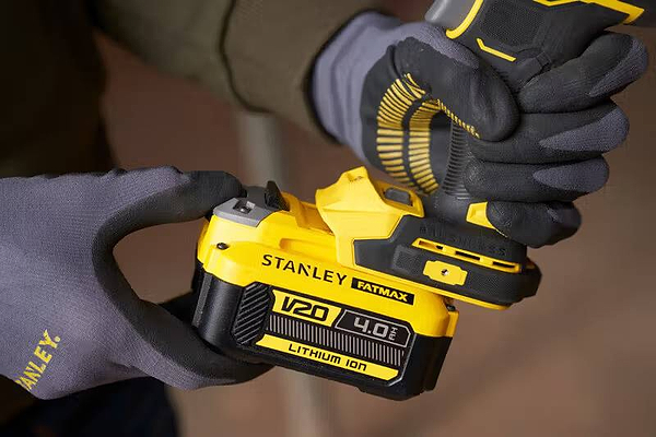 Фото - Гайковерт аккумуляторный Stanley FatMax SFMCF940B