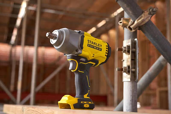 Фото - Гайковерт аккумуляторный Stanley FatMax SFMCF940B