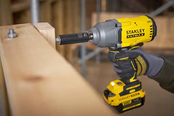 Фото - Гайковерт аккумуляторный Stanley FatMax SFMCF940B