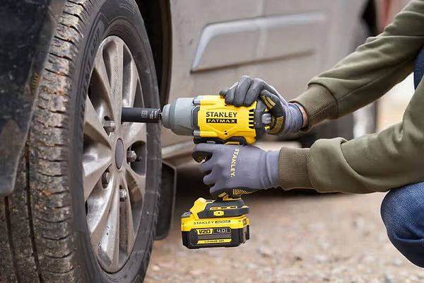 Фото - Гайковерт аккумуляторный Stanley FatMax SFMCF940B