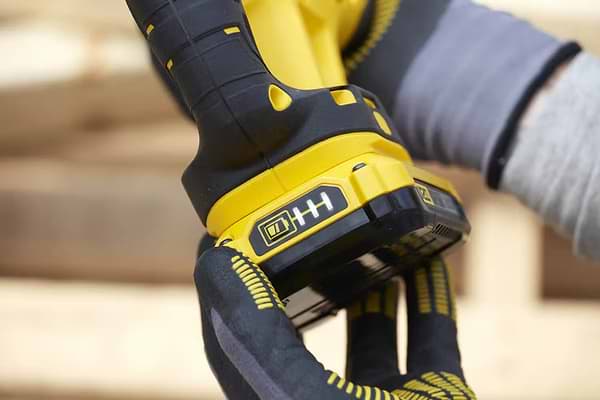 Фото - Пила сабельная Stanley FatMax18В (V20) Li-Ion (SFMCS300D2K)