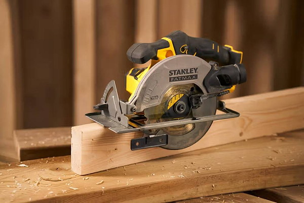 Фото - Циркулярная пила Stanley SFMCS500B