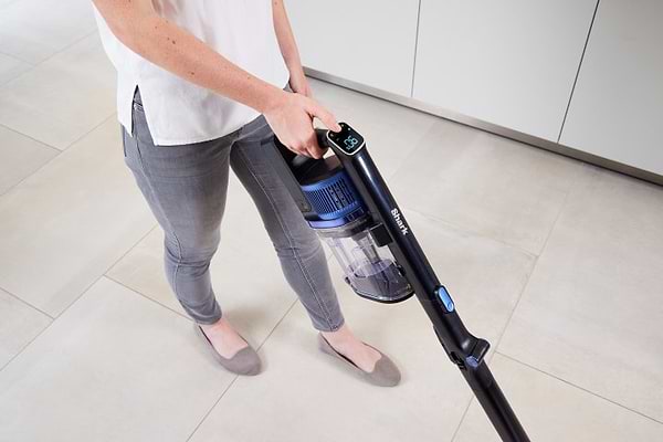 Фото - Пылесос ручной для дома Shark Anti Hair Wrap з Powered Lift-Away (IZ320EUT)