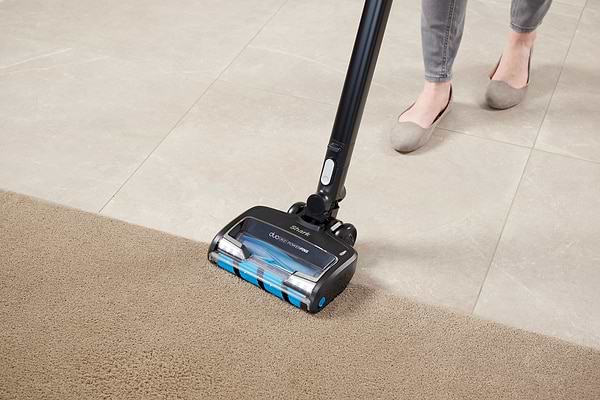 Фото - Пылесос ручной для дома Shark Cordless Stick Flexology Duoclean Dirt Engage (IZ320EU)