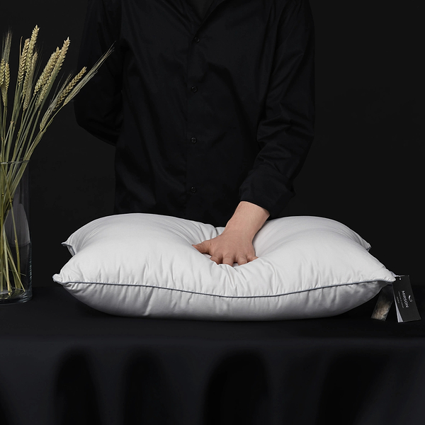 Фото - Подушка стандартна MirSon Шовкова №1027 "Silver Cloud" низька 50х70 (2200010363791)