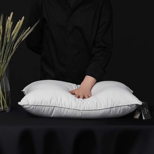 Фото - Подушка стандартна MirSon №207 Silver Cloud 70х70 см (2200009348945)