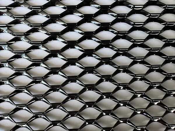 Фото - Сітка декоративно-захисна для радіатора Poputchik СОТА 100х40 см №107.03 (151-104-107.03)