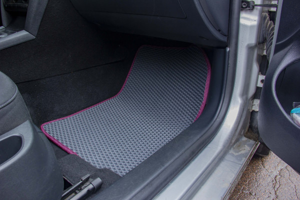 Фото - Килимки з екошкіри в салон авто передні EVAtech для Octavia A5 (AT, 4 clips) Skoda 2004-2013 2 покоління Liftback EU (SK12157A2AV4BBB)