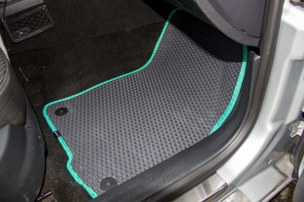 Фото - Килимки з екошкіри в салон авто передні EVAtech для Octavia A5 (AT, 4 clips) Skoda 2004-2013 2 покоління Liftback EU (SK12157A2AV4BBB)