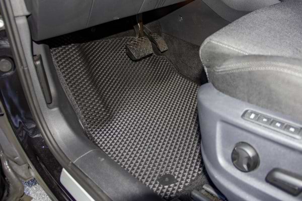 Фото - Коврики из экокожи в салон авто передние EVAtech для Kodiaq (5 seats) Skoda 2016-2021 1 поколение SUV EU (SK32942AN2AV4BBLB)