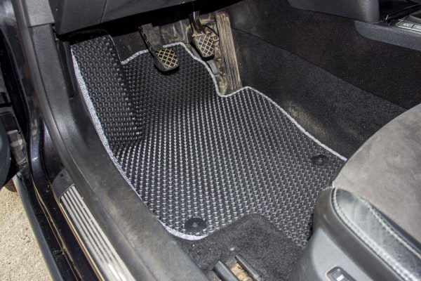 Фото - Коврики из экокожи в салон авто передние EVAtech для Superb (B6) Skoda 2008-2015 2 поколение Combi EU (SK34431AE2TL4BBB)