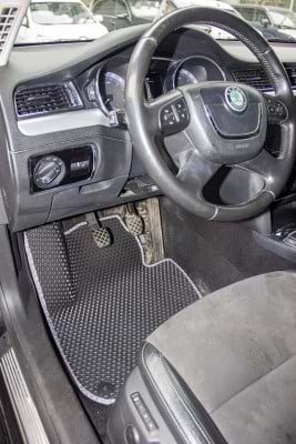 Фото - Коврики из экокожи в салон авто передние EVAtech для Superb (B6) Skoda 2008-2015 2 поколение Combi EU (SK34431AE2TL4BBB)