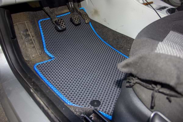 Фото - Коврики из экокожи в салон авто передние EVAtech для Fabia (5J) Skoda 2007-2014 2 поколение Htb EU (SK3500AB2AV4BBB)