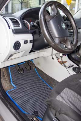 Фото - Коврики из экокожи в салон авто передние EVAtech для Fabia (5J) Skoda 2007-2014 2 поколение Htb EU (SK3500AB2AV4BBB)