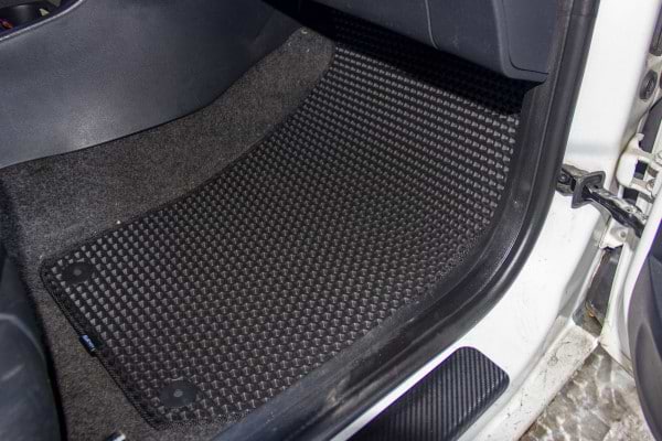 Фото - Коврики из экокожи в салон авто передние EVAtech для Fabia (5J) Skoda 2007-2014 2 поколение Htb EU (SK3500AB2AV4BBB)