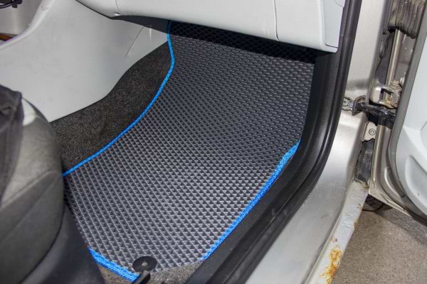 Фото - Килимки з екошкіри в салон авто передні EVAtech для Fabia (5J) Skoda 2007-2014 2 покоління Htb EU (SK3500AI2AV4BBB)