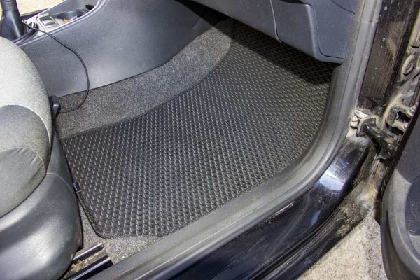 Фото - Коврики из экокожи в салон авто передние EVAtech для Fabia (5J) Skoda 2007-2014 2 поколение Htb EU (SK3500AB2AV4BBB)