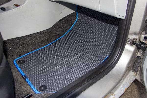 Фото - Коврики из экокожи в салон авто передние EVAtech для Fabia (5J) Skoda 2007-2014 2 поколение Htb EU (SK3500AB2AV4BBB)