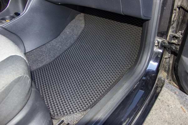 Фото - Килимки з екошкіри в салон авто передні EVAtech для Fabia (5J) Skoda 2007-2014 2 покоління Htb EU (SK3500AI2AV4BBB)