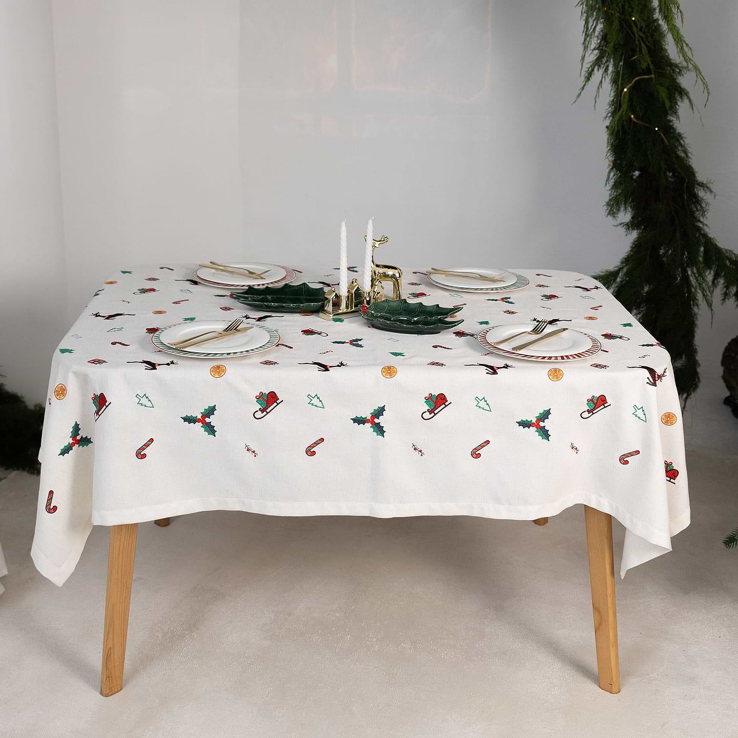 Скатертина прямокутна Едельвіка Різдвяна мелодія 185х155 см (557-25/00)