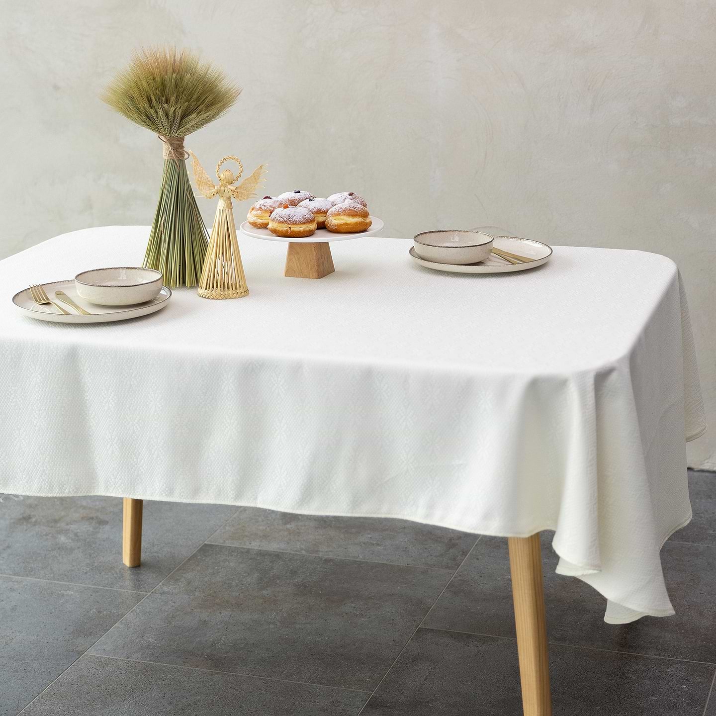 Скатертина овальна Едельвіка 140х270 см (563-25/00)