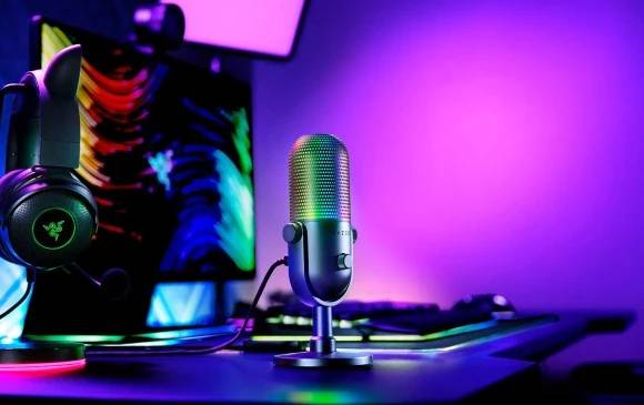 Фото - Микрофон для компьютера проводной Razer Seiren V3 Chroma (RZ19-05060100-R3M1)