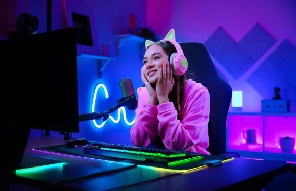 Фото - Микрофон для компьютера проводной Razer Seiren V3 Chroma (RZ19-05060100-R3M1)