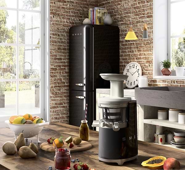 Фото - Соковитискач шнековий Smeg SJF01BLEU