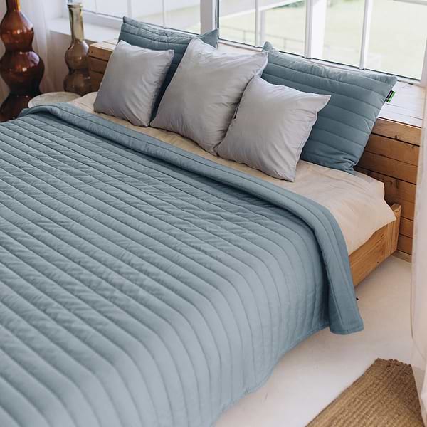 Фото - Набор покрывало + наволочки евро Sonex Nassau двухстороннее 220х240 + 50х70 см 2 шт. Темно-серое (SO102518) Фото - Набор покрывало + наволочки евро Sonex Nassau двухстороннее 220х240 + 50х70 см 2 шт. Темно-серое (SO102518)